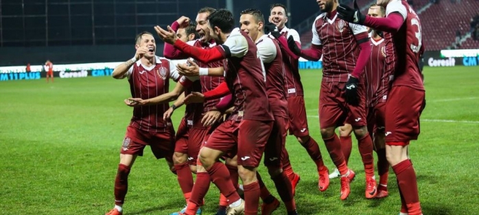 Jucătorii de la CFR Cluj sărbătorind un gol